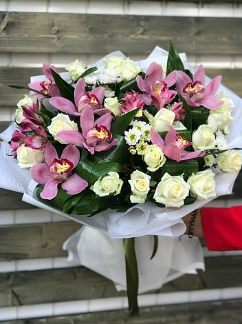 Букет цветов из: Розы и Хризантемы в Октябрьском Ульяновской области