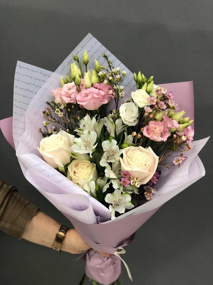 Букет цветов из: Альстромерии, Розы и Лизиантусы в Октябрьском Ульяновской области