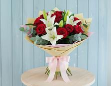 Букет цветов из:  Лилии и Розы в Октябрьском Ульяновской области
