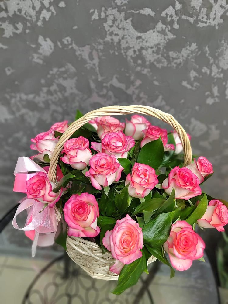 Цветочная композиция из Розы в корзине в Октябрьском Ульяновской области