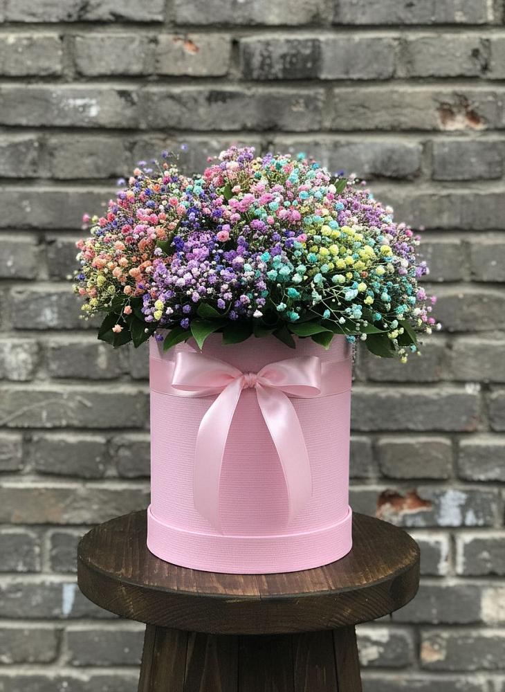 Цветочная композиция из Гипсофила и Розы в шляпной коробке в Октябрьском Ульяновской области