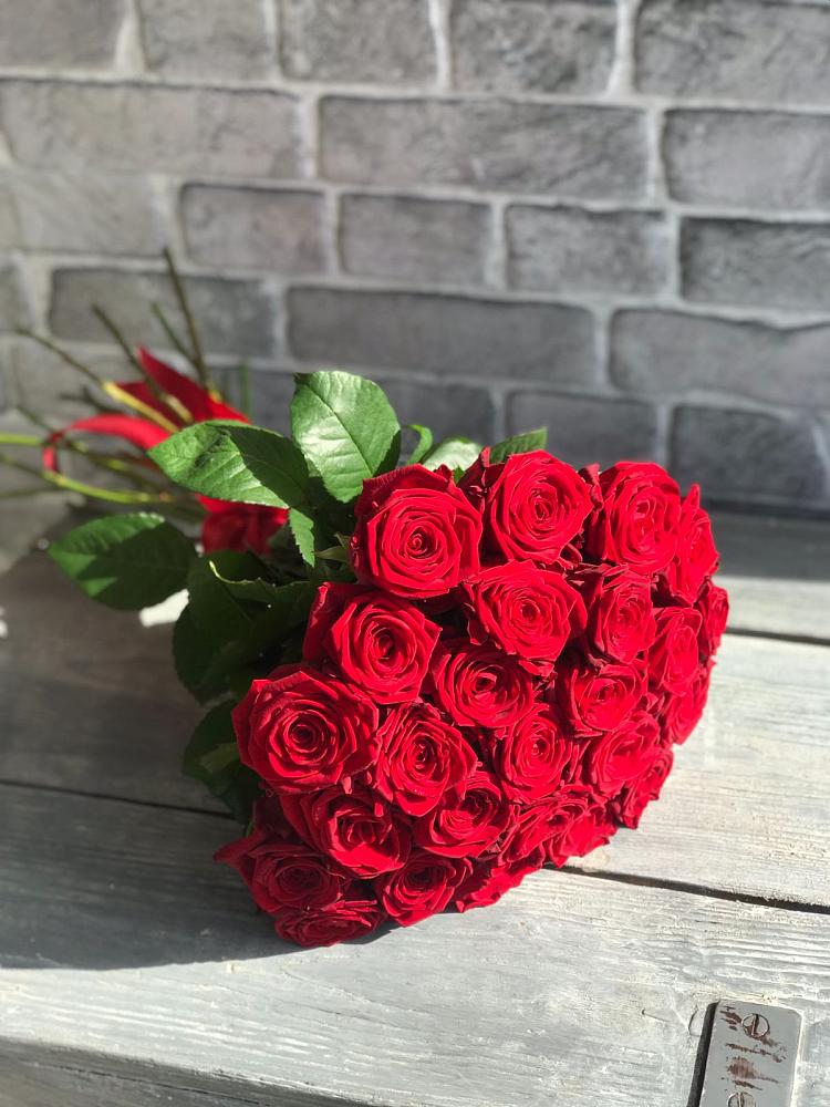 Букет Красные розы Фридом в Октябрьском Ульяновской области