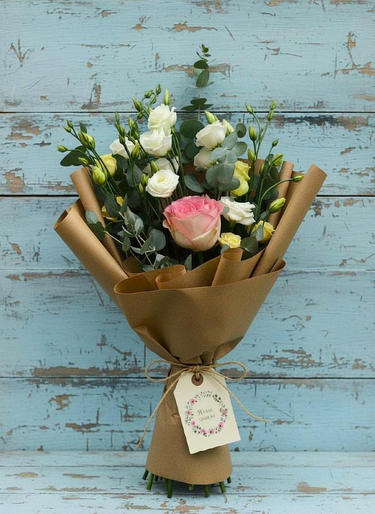 Букет цветов из: Розы и Лизиантусы в Октябрьском Ульяновской области