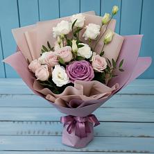 Букет цветов из:  Розы и Лизиантусы в Октябрьском Ульяновской области