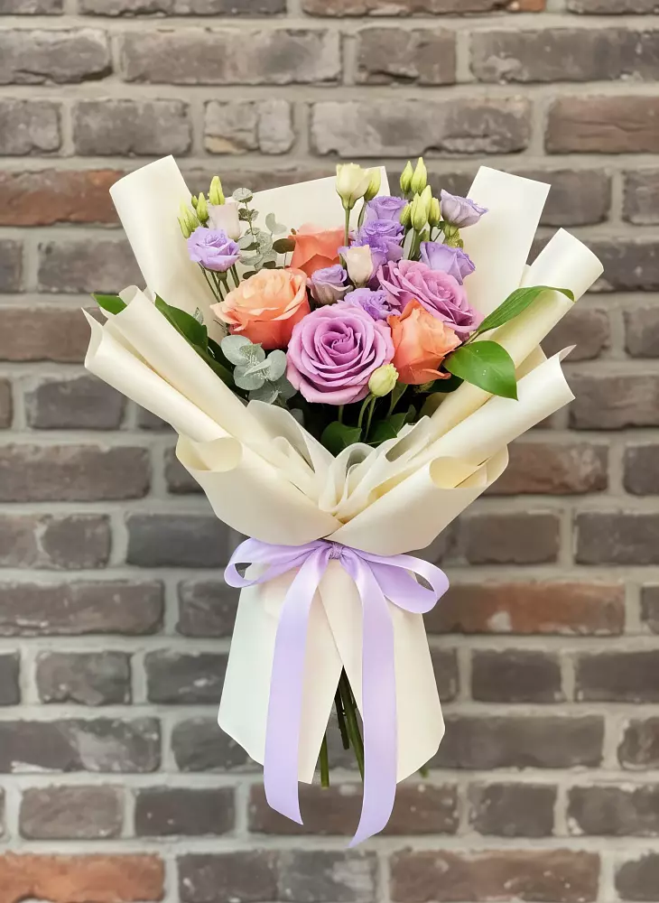 Букет цветов из: Лизиантусы и Розы в Октябрьском Ульяновской области