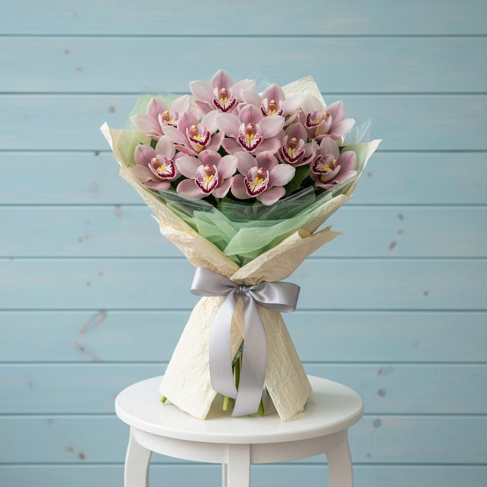 Букет цветов из: Орхидеи и Розы в Октябрьском Ульяновской области