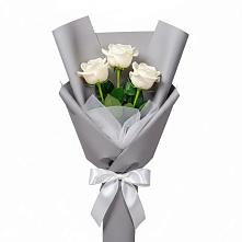 Букет 3 белые розы в Октябрьском Ульяновской области