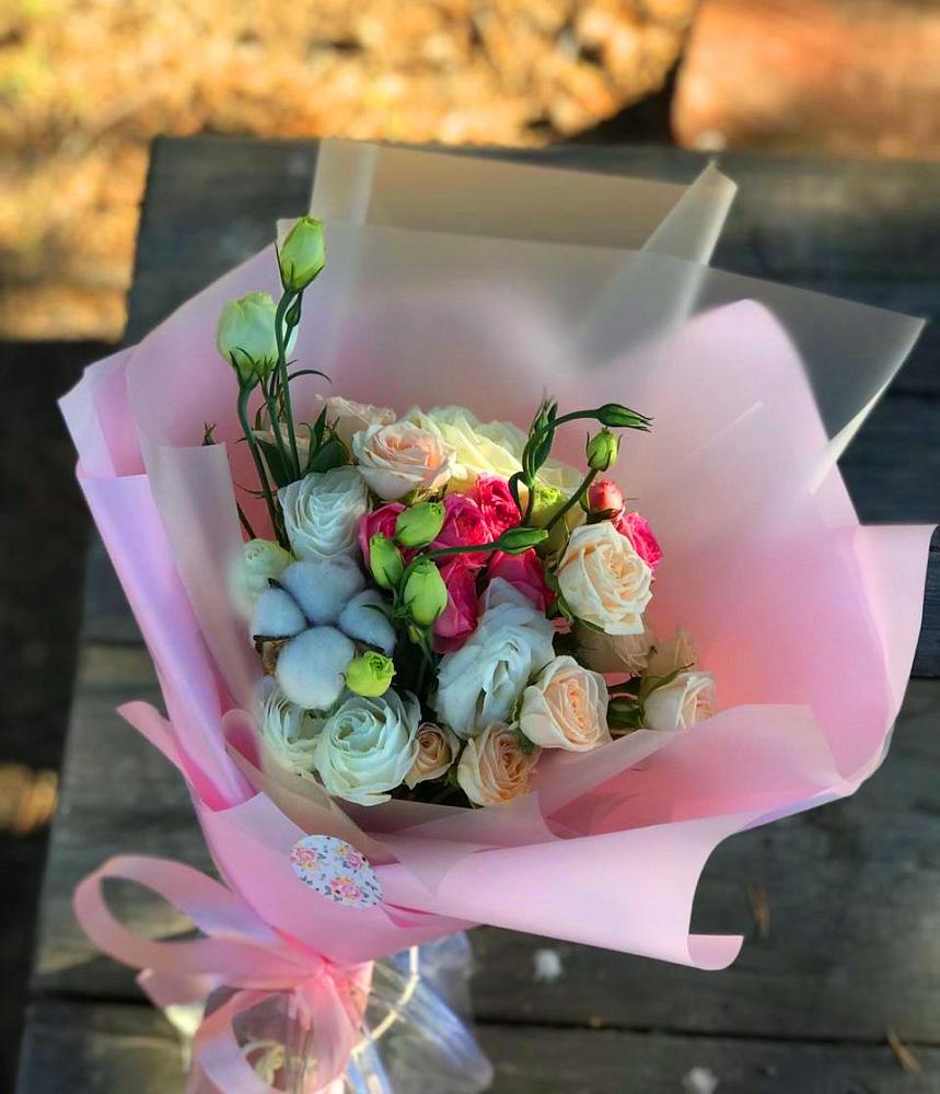 Букет цветов из: Розы и Лизиантусы в Октябрьском Ульяновской области