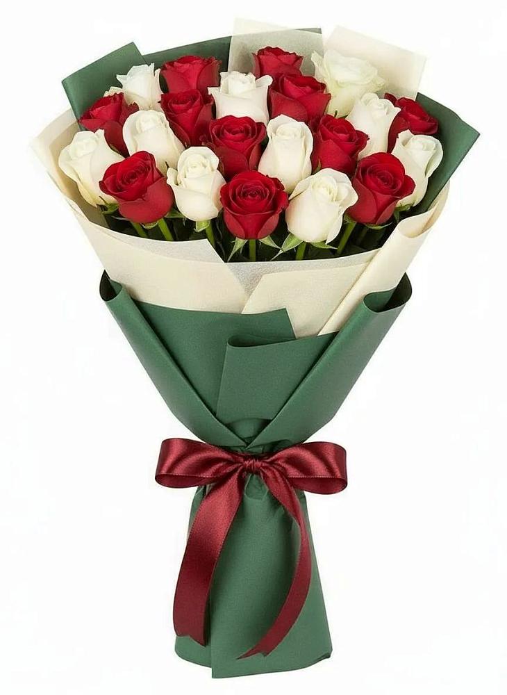 Букет Микс из красных и белых роз в Октябрьском Ульяновской области