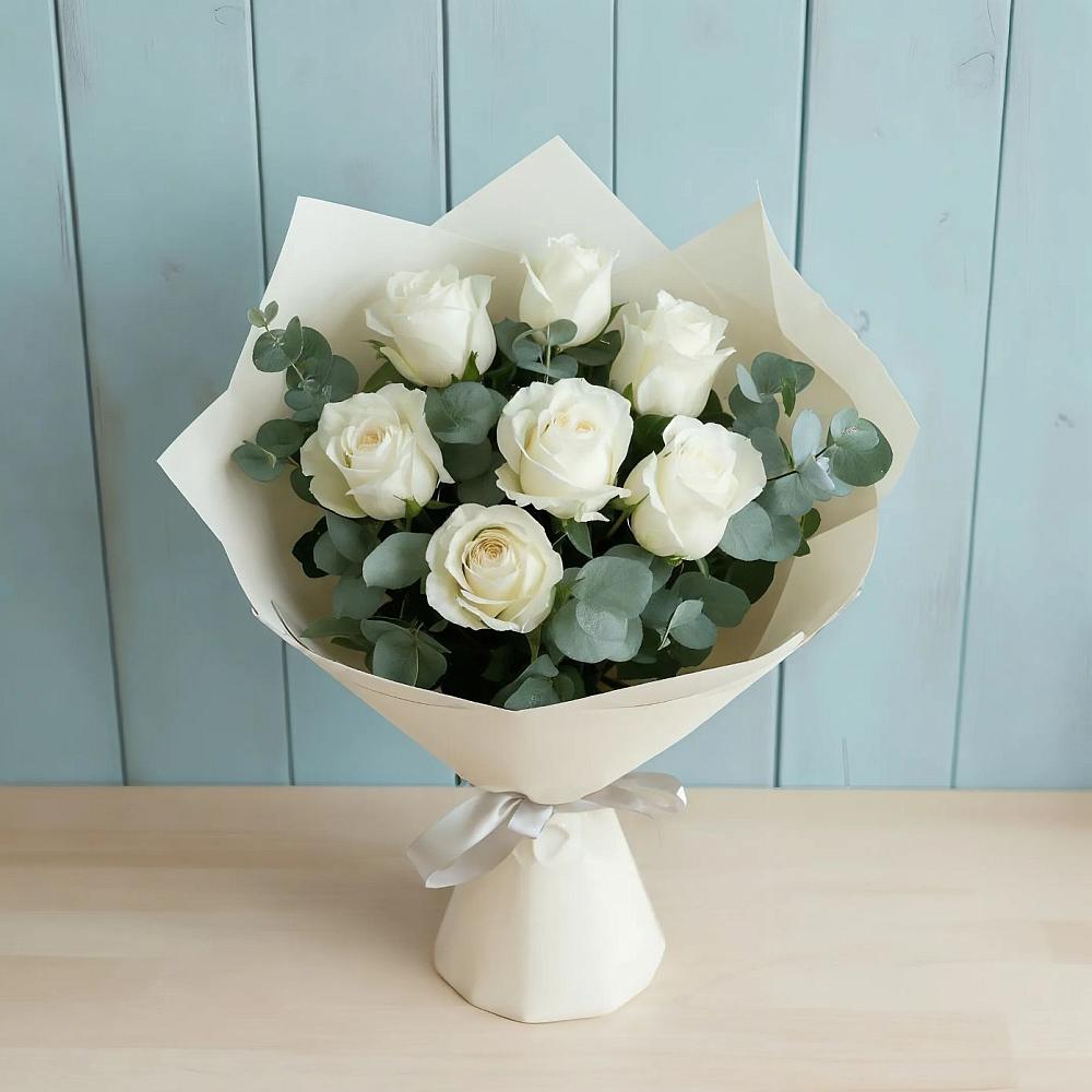 Букет Белые розы в Эвкалипте в Октябрьском Ульяновской области