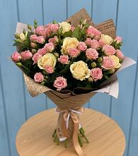 Букет цветов из:  Розы в Октябрьском Ульяновской области