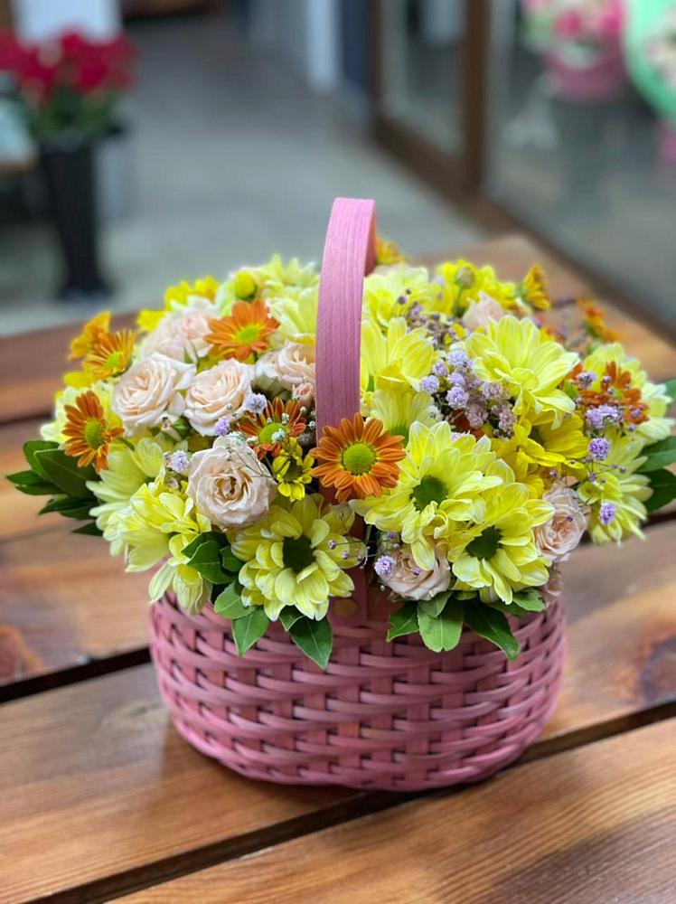 Цветочная композиция из Хризантемы и Розы в корзине в Октябрьском Ульяновской области