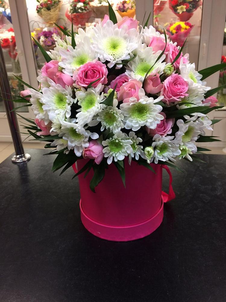 Цветочная композиция из Розы и Хризантемы в шляпной коробке в Октябрьском Ульяновской области