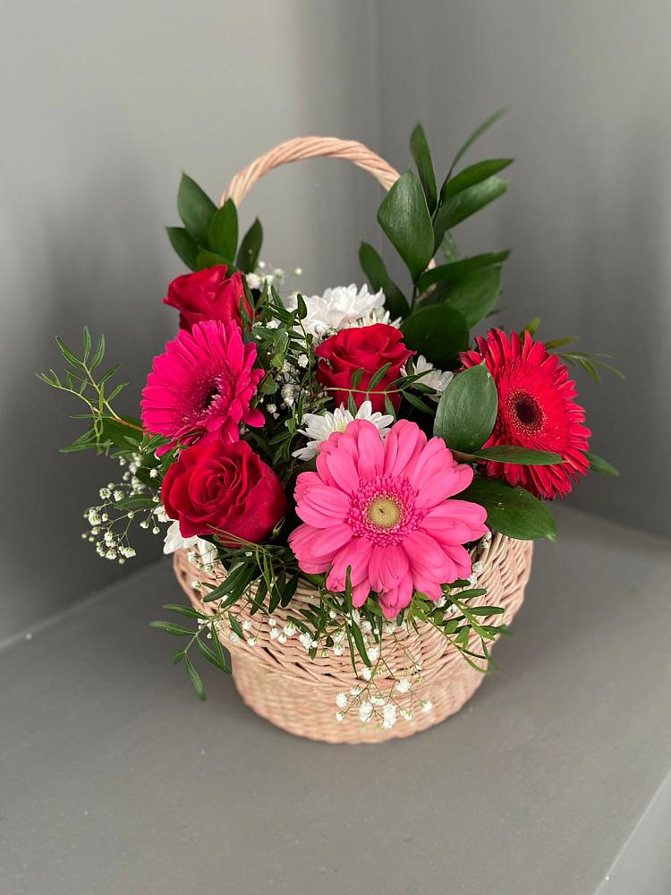 Цветочная композиция из Розы, Хризантемы и Герберы в корзине в Октябрьском Ульяновской области