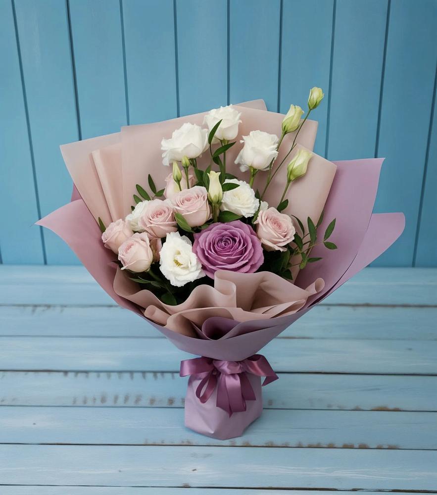 Букет цветов из: Розы и Лизиантусы в Октябрьском Ульяновской области